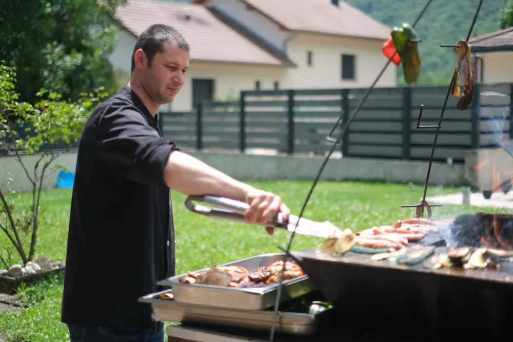 Formule Braz & Loc avec remorque brasero, bois, grillardin et grillades