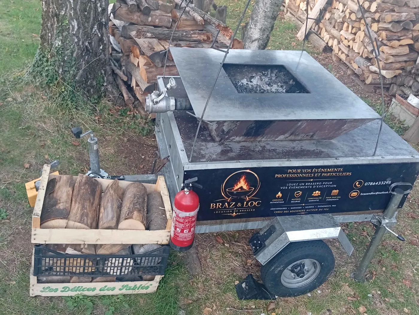 Remorque brasero Braz & Loc avec bois pour une location autour de Grenoble